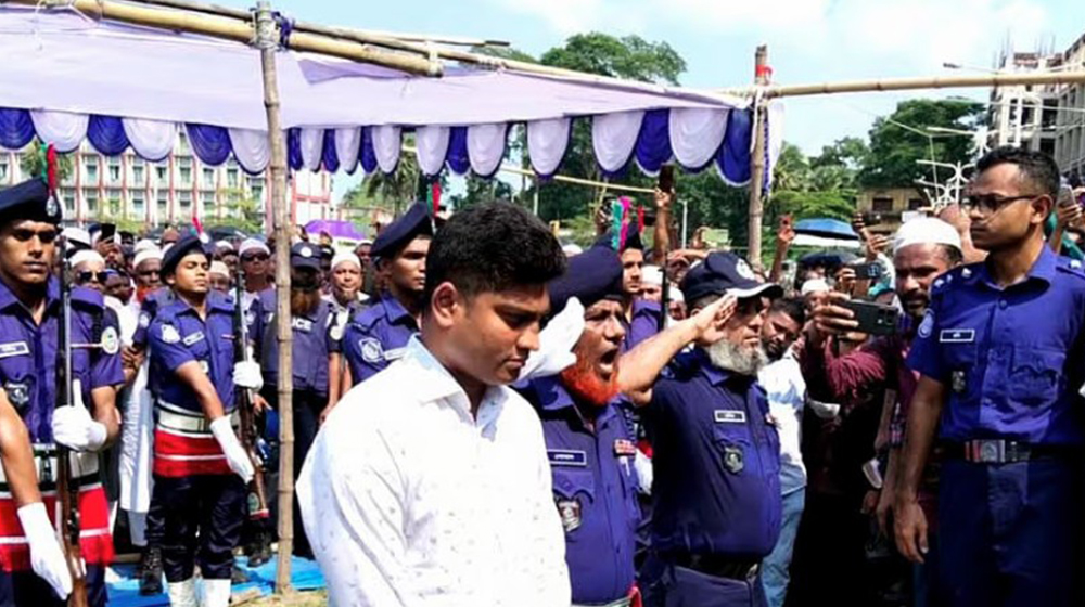 বাবা-মায়ের কবরের পাশে চিরনিদ্রায় শায়িত তোফায়েল আহমেদ