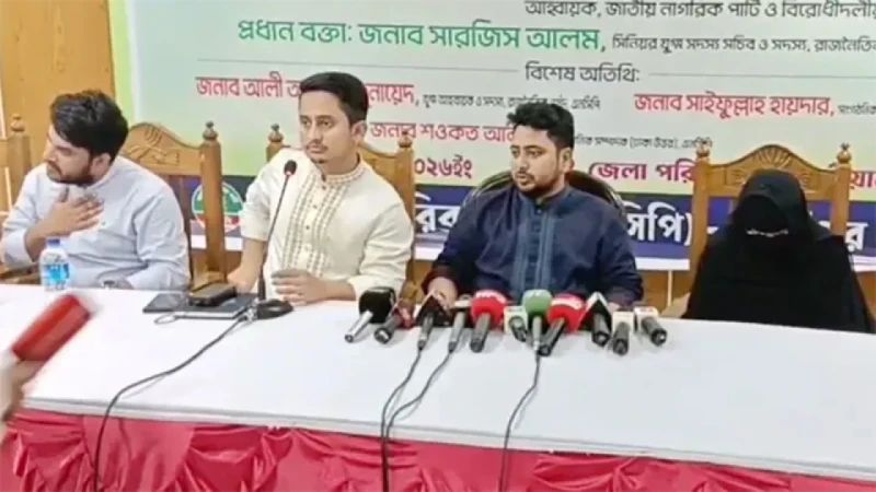 সমালোচকদের গ্রেপ্তার সরকারের স্বৈরাচারী আচরণ: নাহিদ ইসলাম